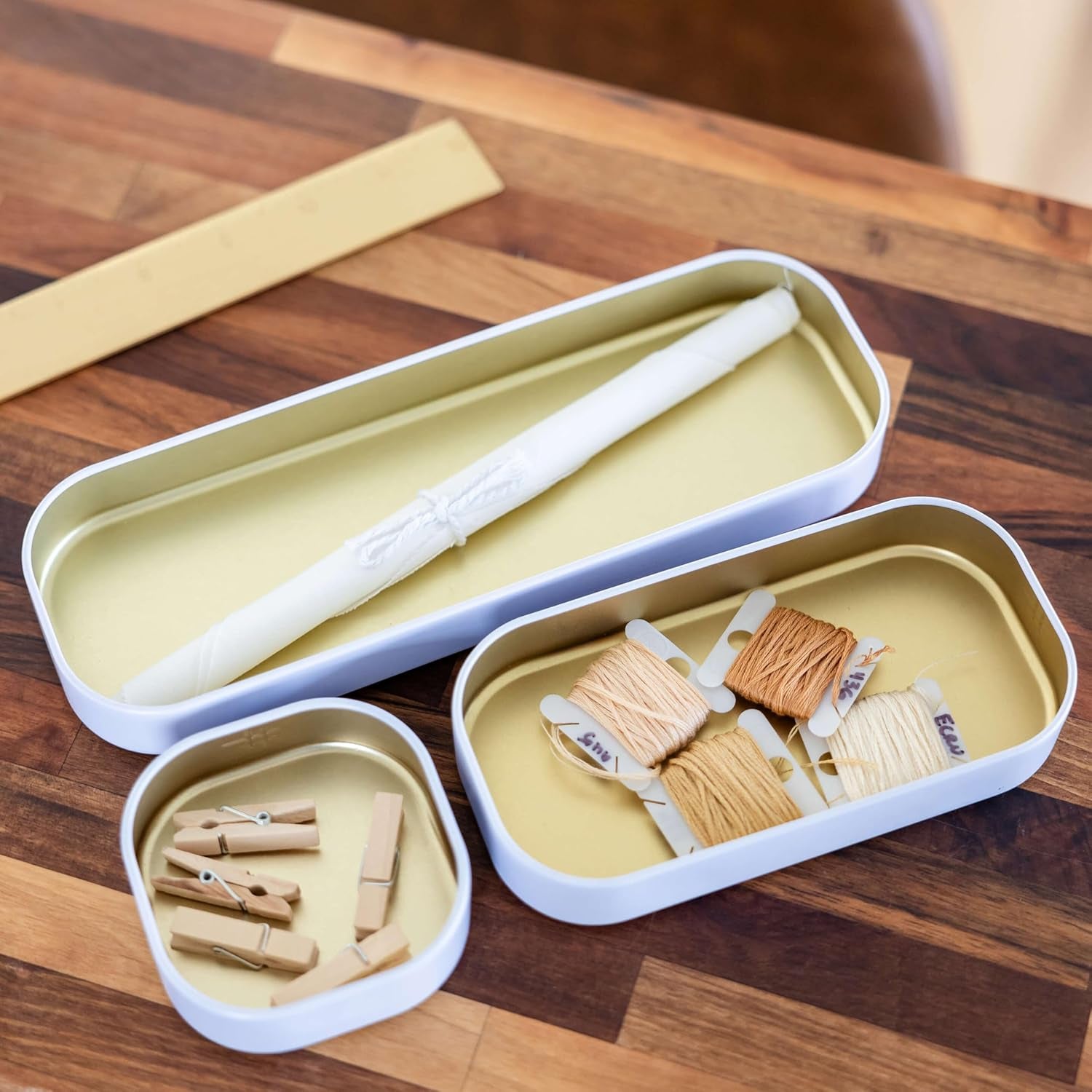 Seattle 3 Piece Shallow Metal Organizer Tray Set for Storing Makeup, Stationery, Utensils, and More in Office Desk, Kitchen and Bathroom Drawers (1 Inch, Gold and White)
